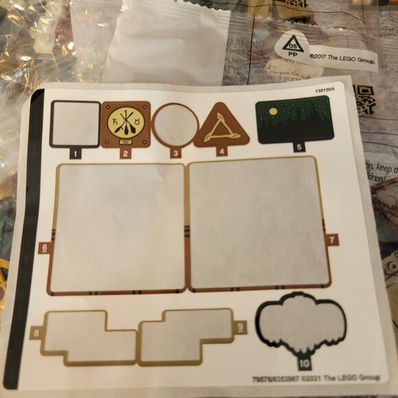 Lego Harry Potter Hogsmeade Village 76388 - Picture 6 of 9